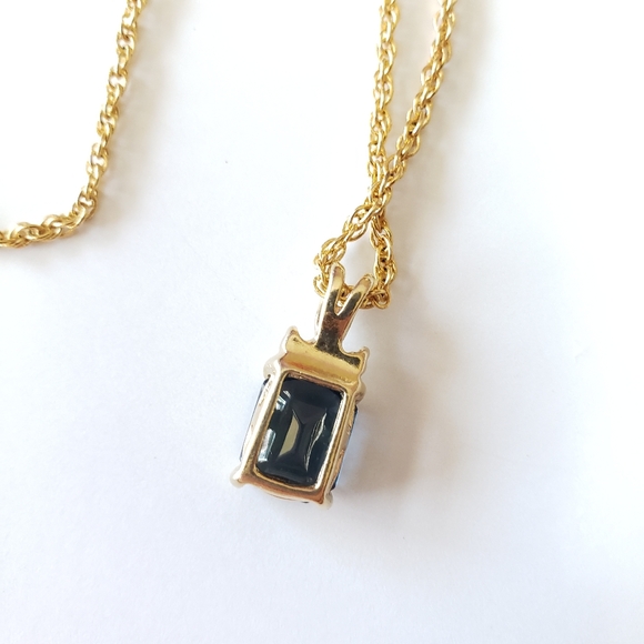 Beautiful gold tone necklace blue crystal pendant - Picture 2 of 6